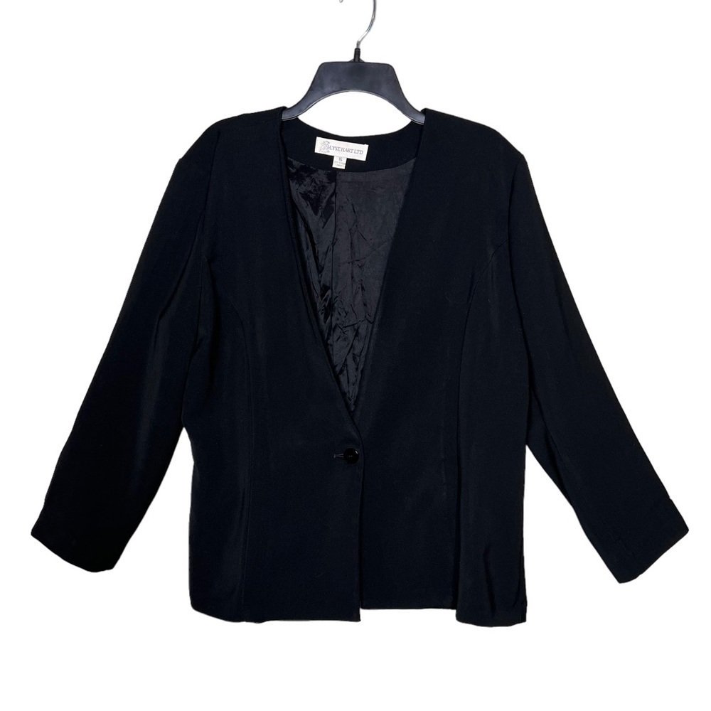 ILYSE Hart LTD Black Front Button Blazer